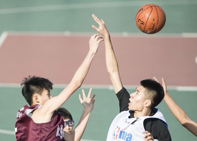 办公桌下吞吐巨大h