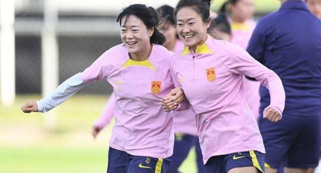 日本老师掀裙子打屁股