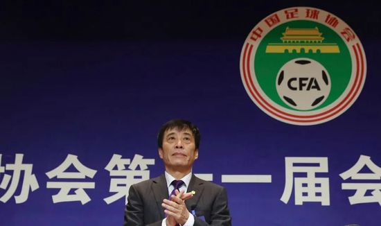 他的巨大挺进初经人事的紧致