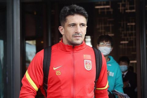 日本少妇在公交车被强进