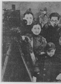 美女扒开大腿让男人捅